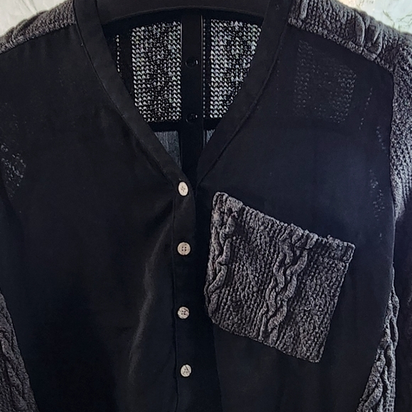 HOMMAGE Beautiful Sweater Top - Picture 3 of 10